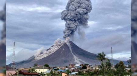 Sinabung Yanardağı faaliyete geçti