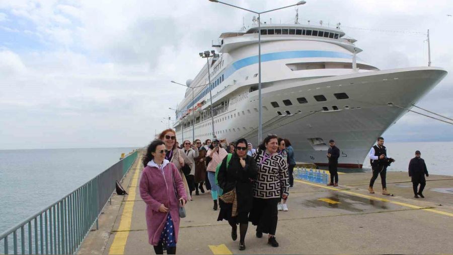 Sinop'a y�l�n ilk kruvaziyer seferi ger�ekle�ti