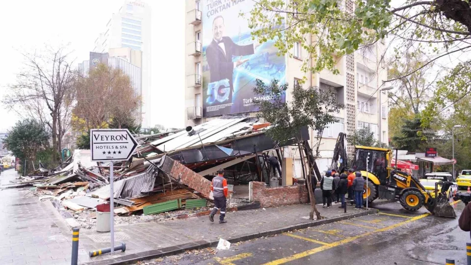 �i�li'de 25 ki�inin zehirlenmi�ti: O restoran y�k�ld�