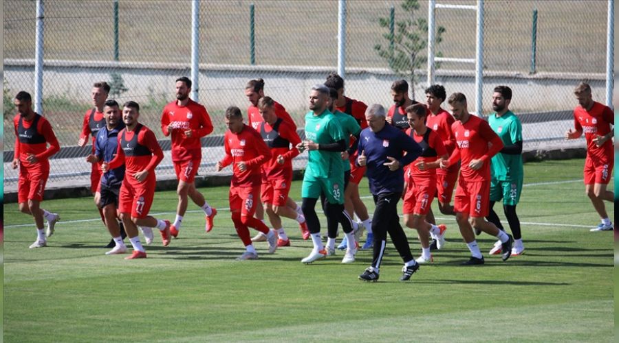 Sivas iki eksikle Beşiktaş karşısında