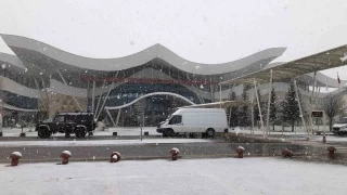 Sivas zne dnd, kent merkezinde kar ya balad