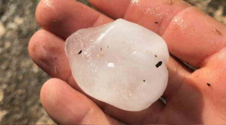 Siverek'te yumurta büyüklüğünde dolu yağdı