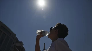 Sıvı ihtiyacını karşılamak için sadece su içmek yeterli değil