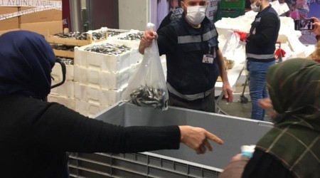 Sosyal Market'ten ihtiyaç sahiplerine 2,5 ton hamsi