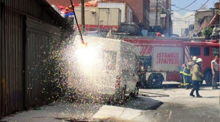 Sultangazi'de elektrik kabloları bomba gibi patladı