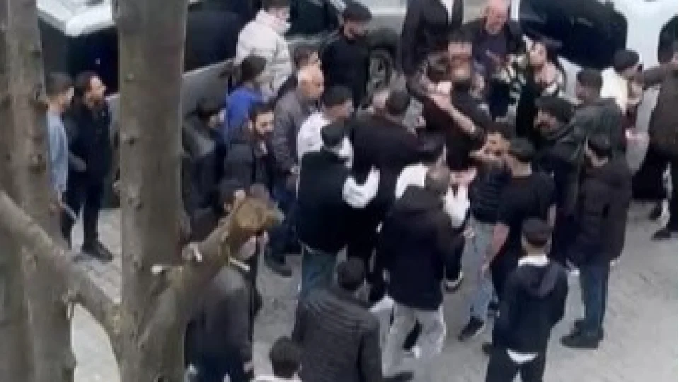 Sultangazi'de iki grup birbirine girdi: Silahlar �ekildi