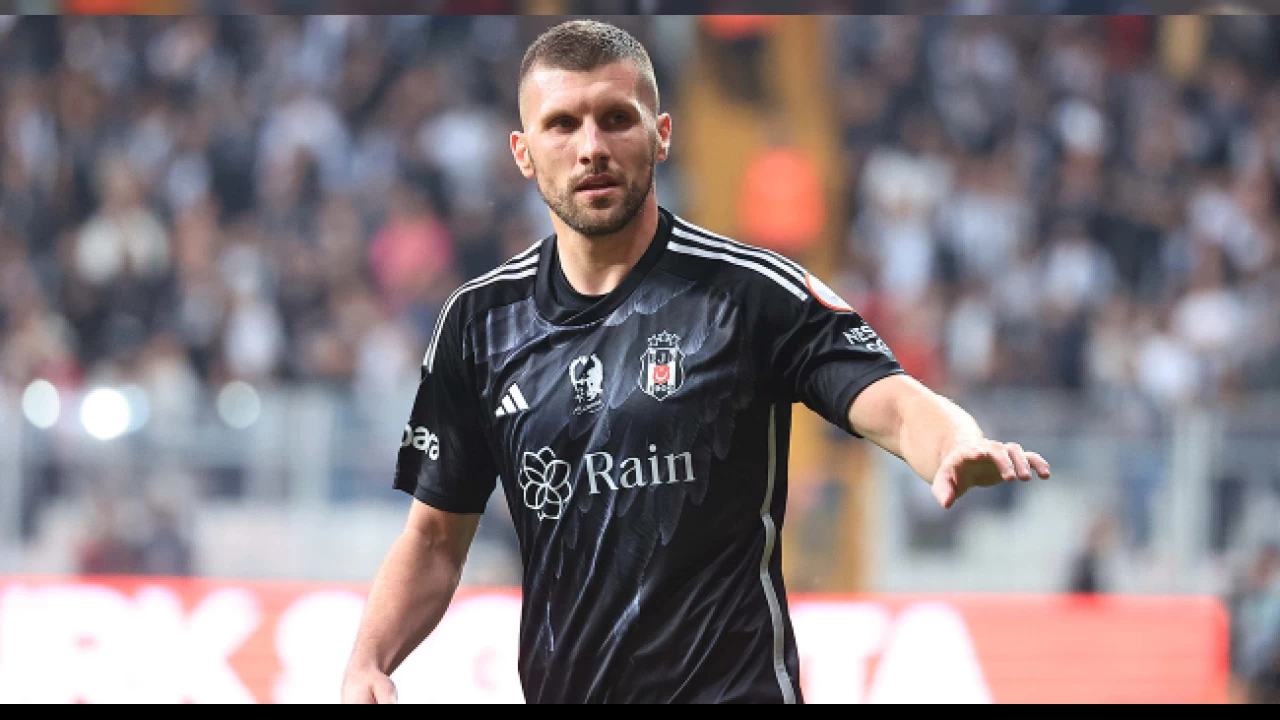 Takımın yarısı yok