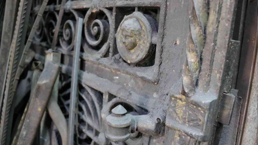 Tarihi eser avcıları bu kapının peşini bırakmıyor