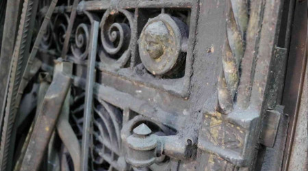 Tarihi eser avcıları bu kapının peşini bırakmıyor
