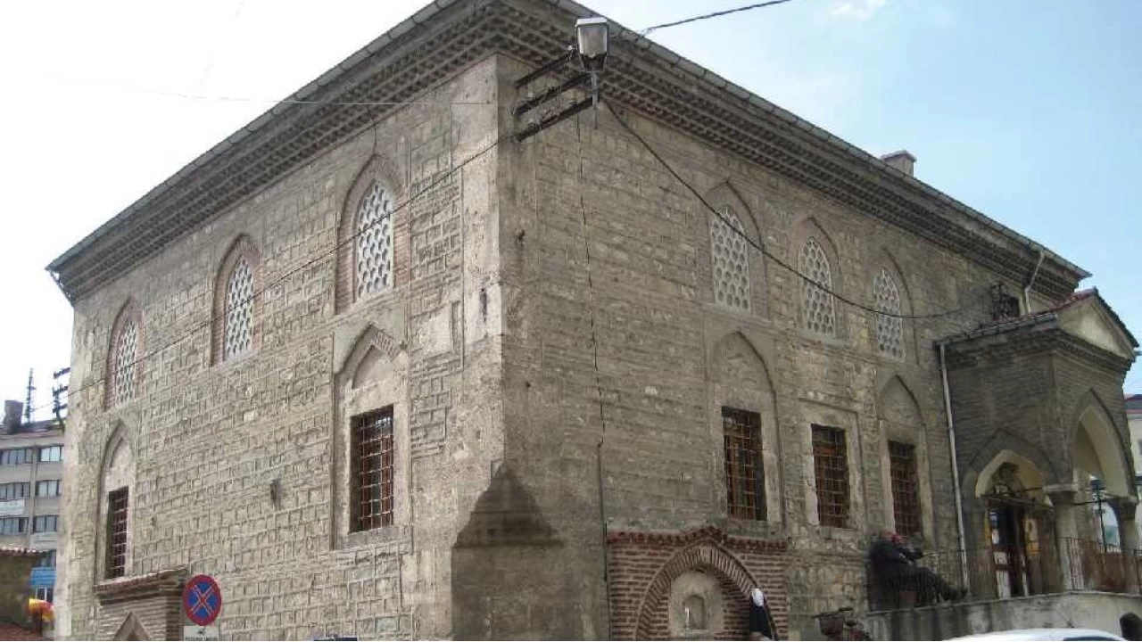 Tarihin ve mimari estetiğin buluştuğu nokta: Bolu Saraçhane Camii