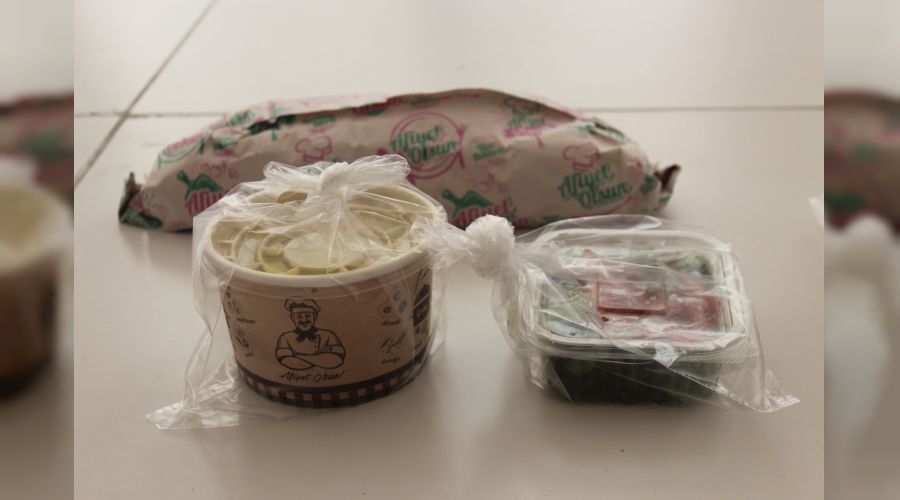 Tavuk d�nerin i�inden ��kanlar �a��rtt�