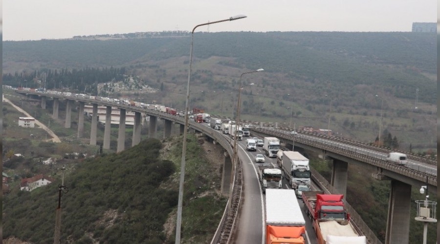 TEM'de 7 araç birbirine girdi