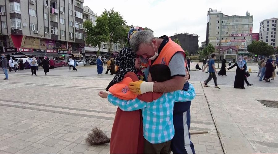 Temizlik g�revlisi babaya a�latan Babalar G�n� s�rprizi