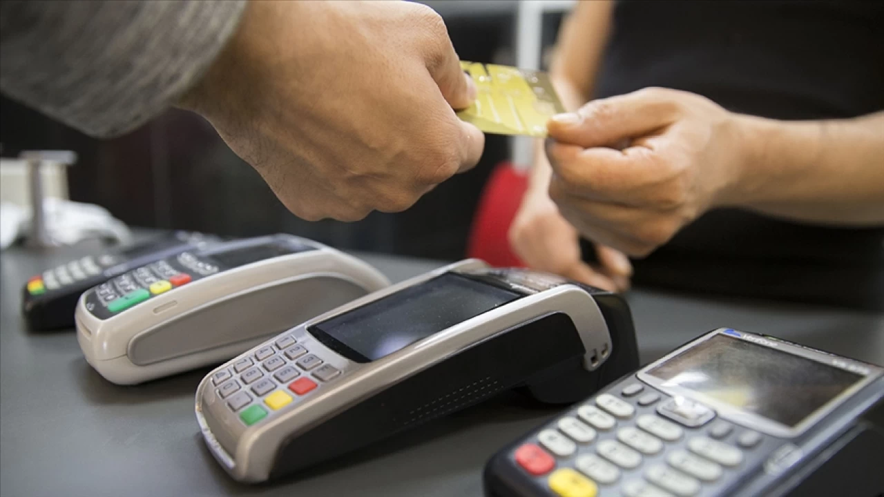 Temmuz ay�nda 1,42 trilyon TL'lik �deme kartla yap�ld�