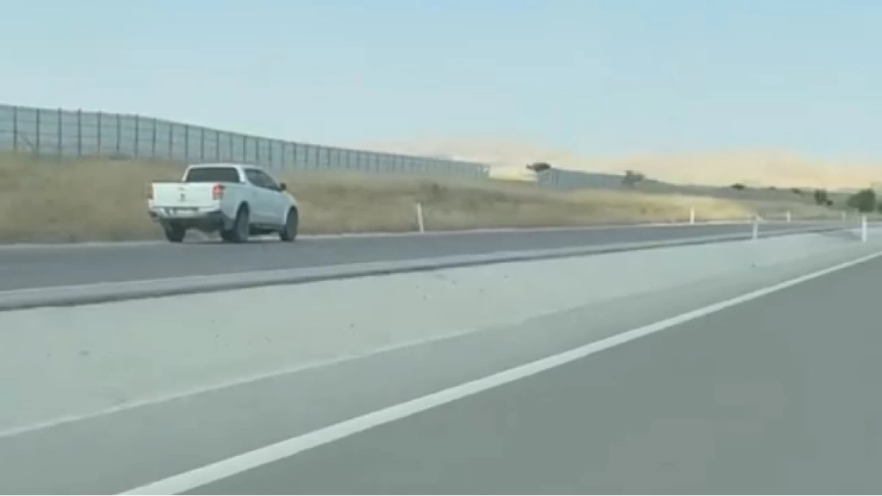 Ters şeritten giden kamyonet yürekleri ağza getirdi
