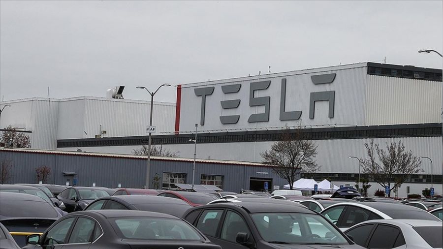 Tesla t�ketici de kafa b�rakmad�!