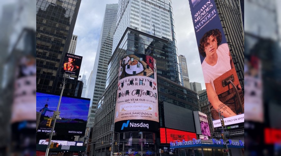 Times Meydan�'nda T�rk kahvesi i�er misiniz?