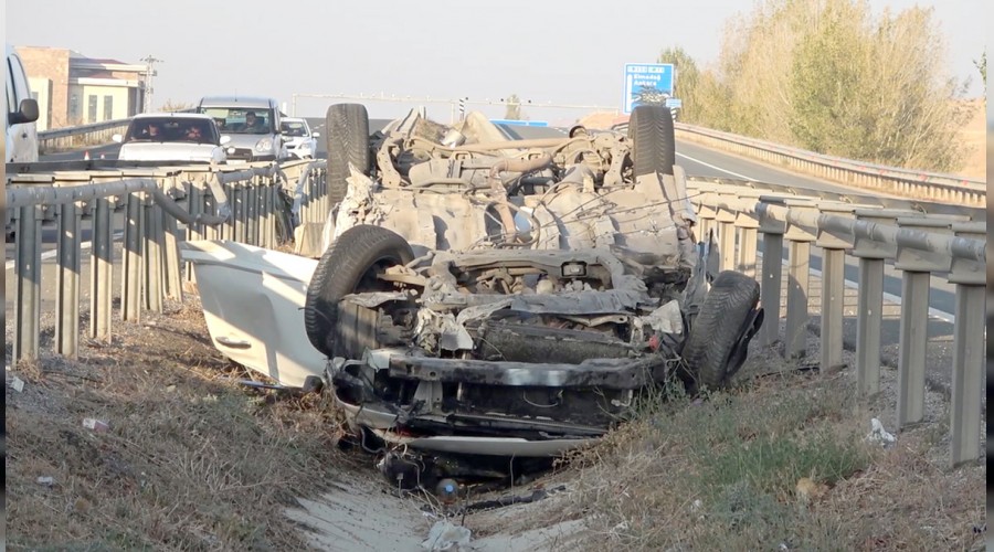 Tıra çarpan otomobil ters döndü: 1 ölü