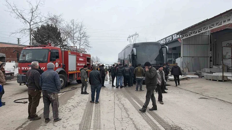 Tokat'ta park halindeki otob�s alev ald�