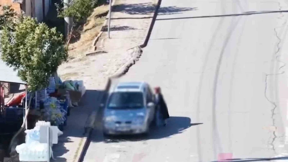 Trafikte "koltuk de�i�tirme" oyunu drona tak�ld�: 240 bin lira ceza