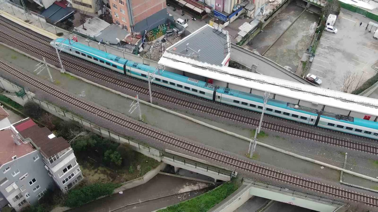 Tren bileti bulmak neredeyse imk�ns�z hale geldi, sefer say�lar� yetmiyor