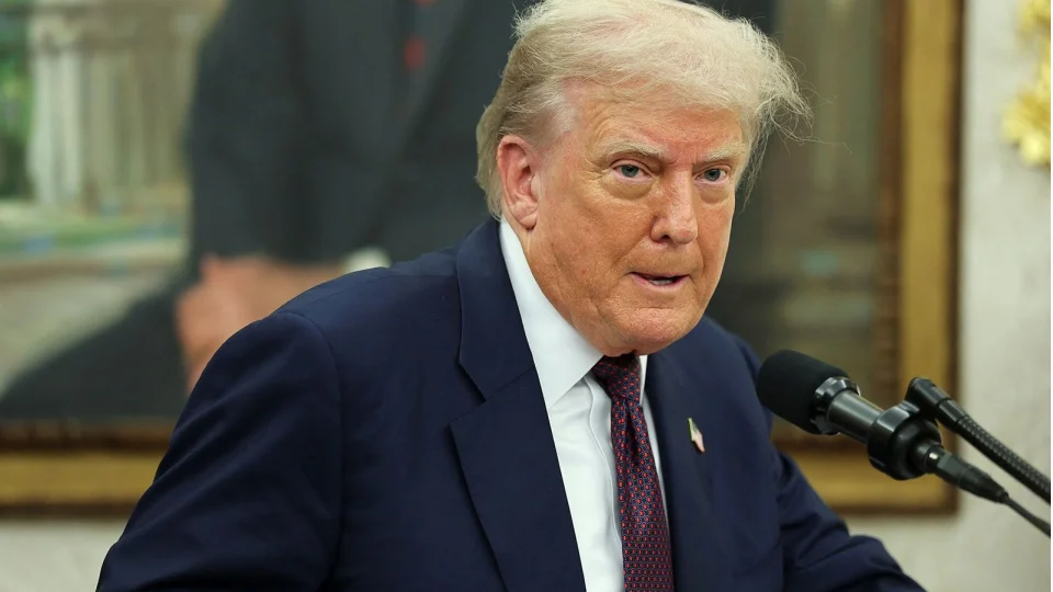 Trump, Rusya'ya y�nelik baz� yapt�r�mlar� ask�ya ald�