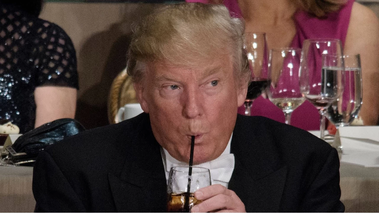 Trump: Sahtekar Joe'nun 'Plastik pipete hay�r, yaln�zca ka��t!' karar� art�k �ld� 