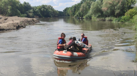 Tunca Nehri'nde mahsur kalan 2 kii kurtarld