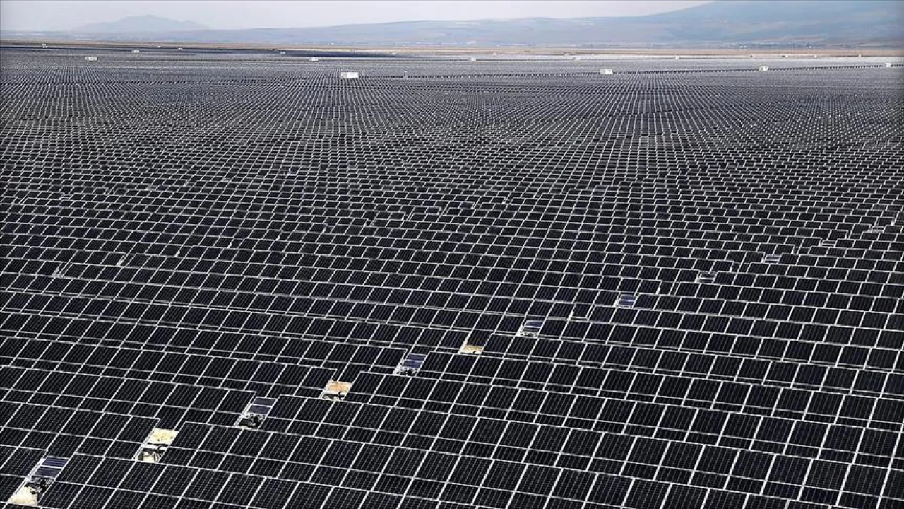 Türkiye'nin en büyük güneş enerjisi santrali kuruluyor