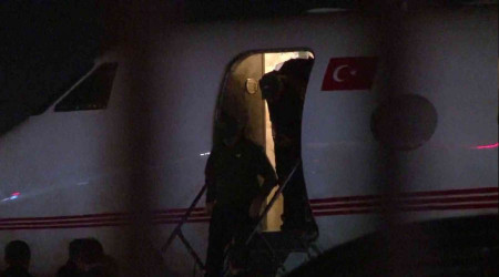 Ukrayna heyetini taşıyan uçak Atatürk Havalimanı'na iniş yaptı