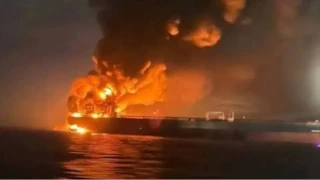 Ukrayna'nın silahlı unsurlarını bombalamaya devam eden Rus ordusu, dün akşam da Kiev'in militanlarına askeri yük taşıyan 2 gemiyi havaya uçurdu