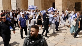 mmet alt, Yahudiler Mescid-i Aksa'ya bast