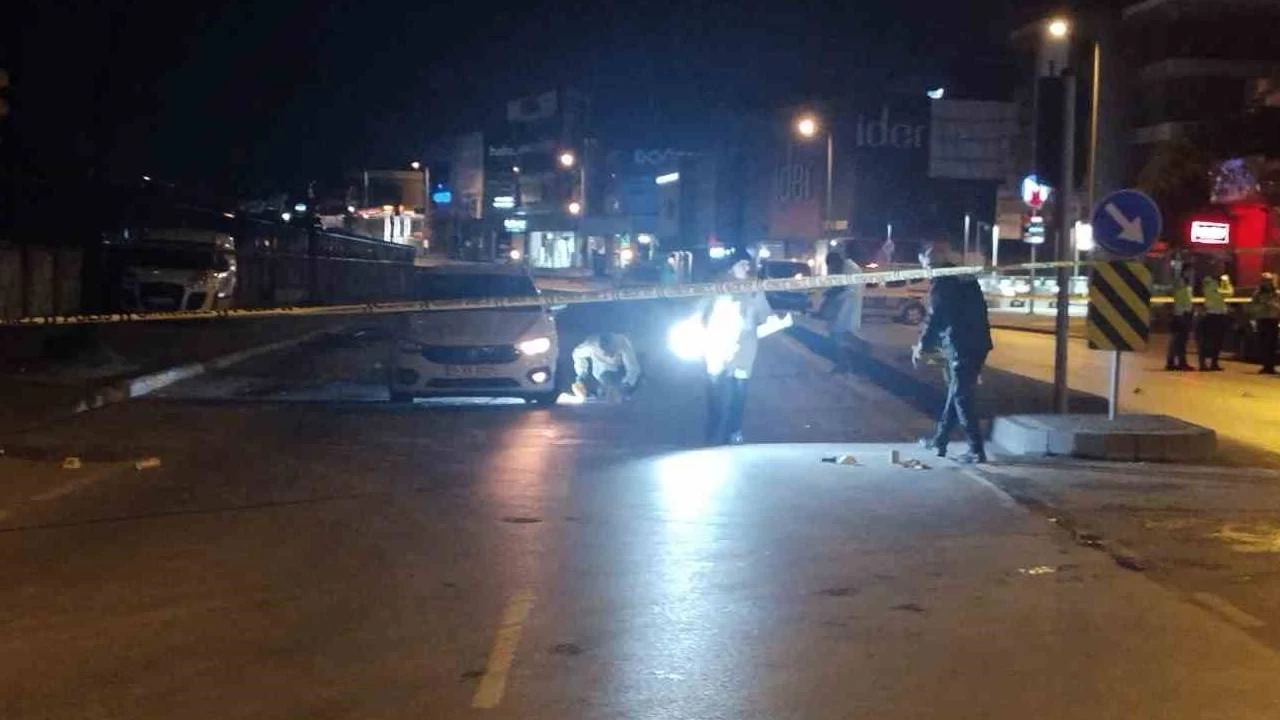 Ümraniye'de aracın önünü kesip kurşun yağdırdılar: 1'i ağır 2 yaralı