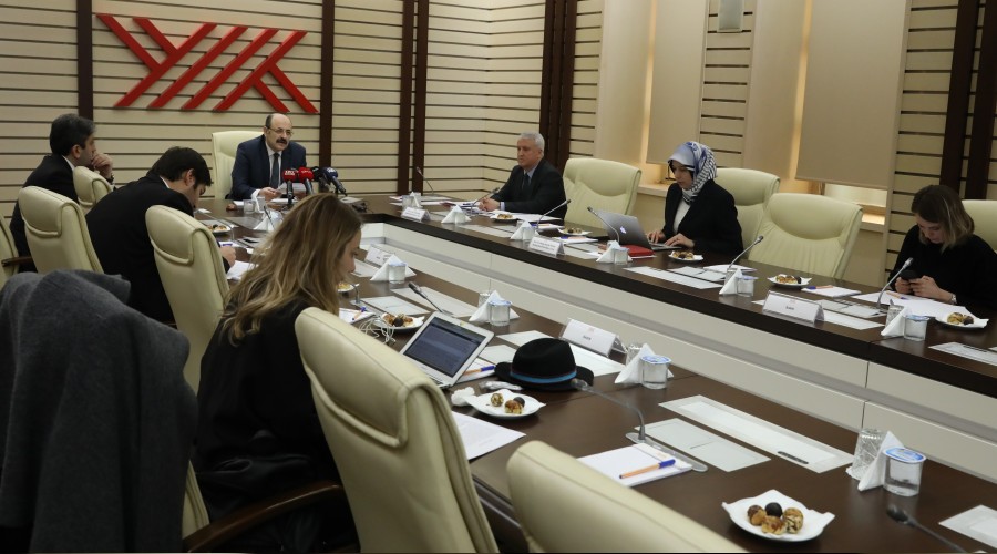 �niversiteler uzaktan e�itimlere ba�l�yor