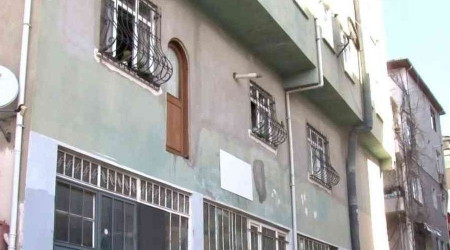 Üsküdar'da ilginç bina: Kapısı var, çıkışı yok