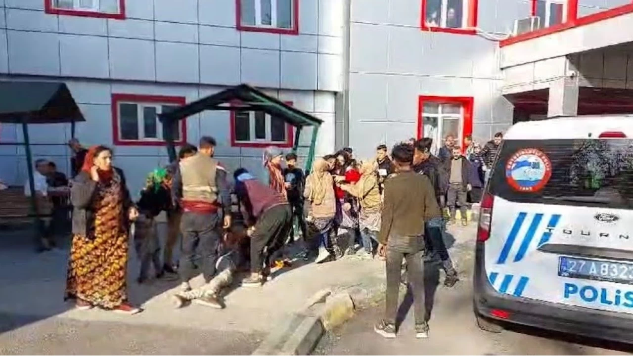 Üzerine geri dönüşüm balyası düşen genç işçi öldü