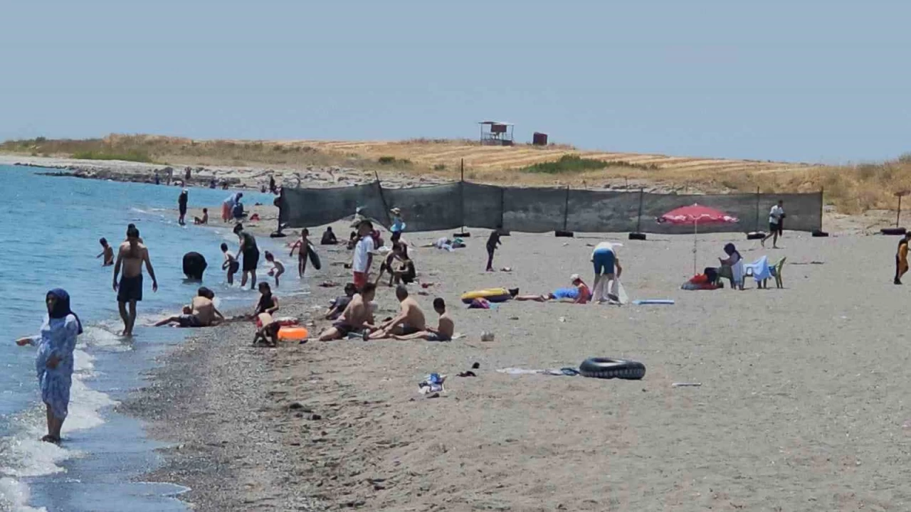 Van G�l� sahilleri Ege'yi aratm�yor