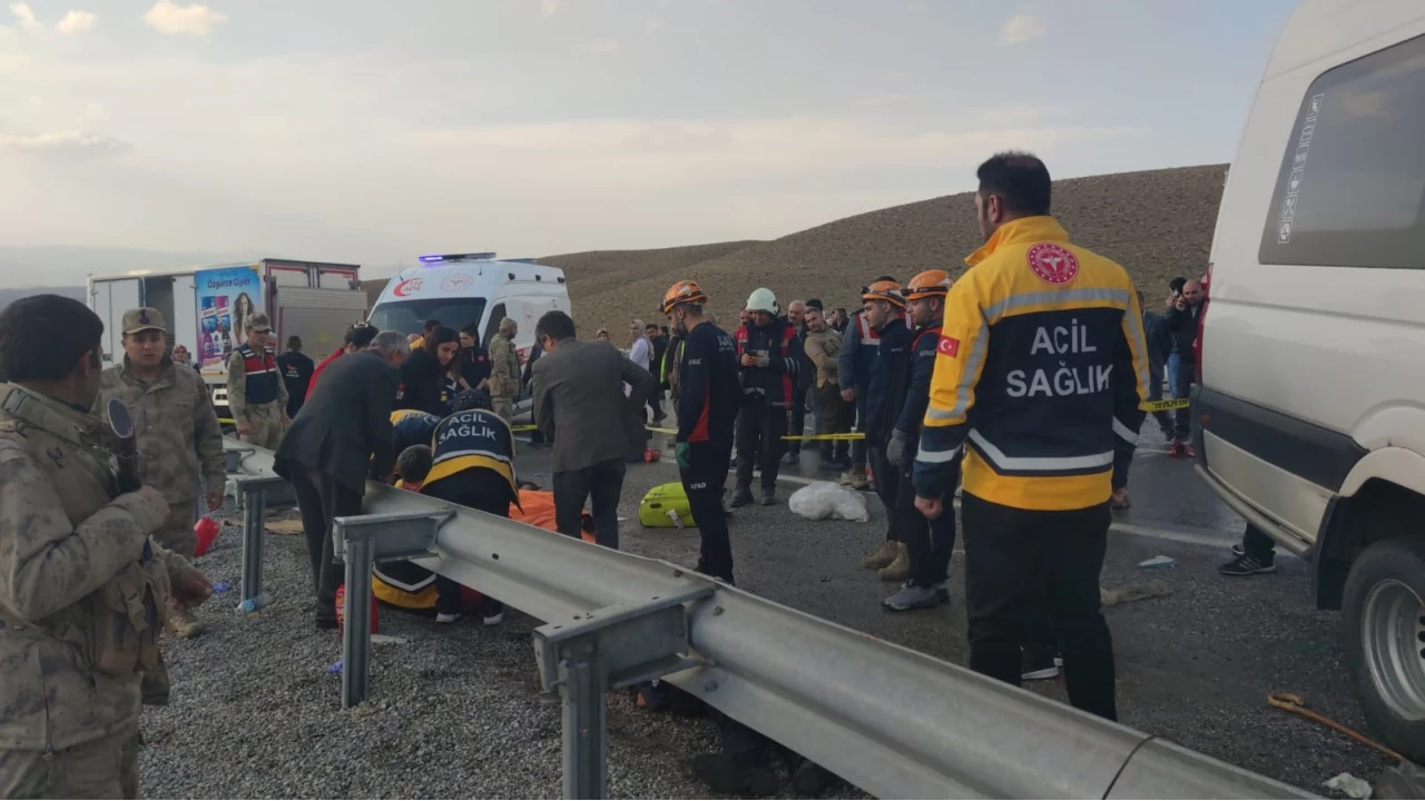 Van'da feci kaza: 6 ölü, 8 yaralı