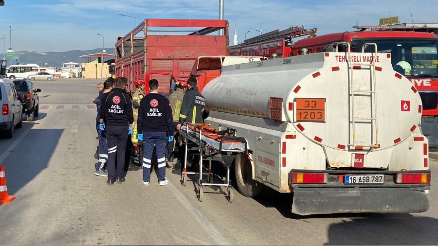Yakıt tankeri kamyona çarptı