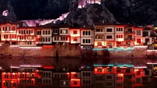 Yalboyu Evleri: Tarihin ve zarafetin suya yansyan silueti