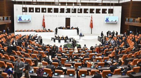 Yargı krizi ve KYK yurtlarındaki asansör kazalarının araştırılması önergeleri AKP ve MHP oylarıyla reddedildi