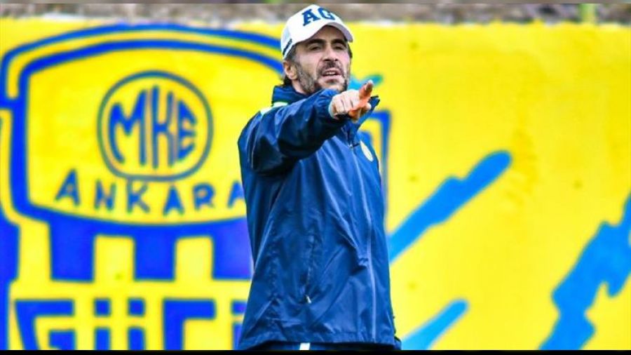 Yenilgi sonras� g�revini b�rakt�