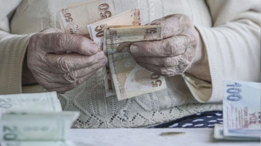 Yıllar da hükümet de emeklinin aleyhine çalışmış