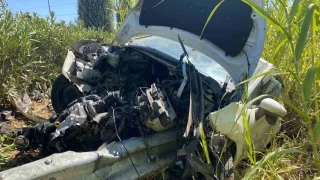 Yoldan kan otomobile demir bariyer sapland