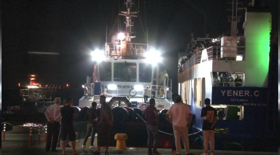 Yüzlerce yolcu denizin ortasında mahsur kaldı