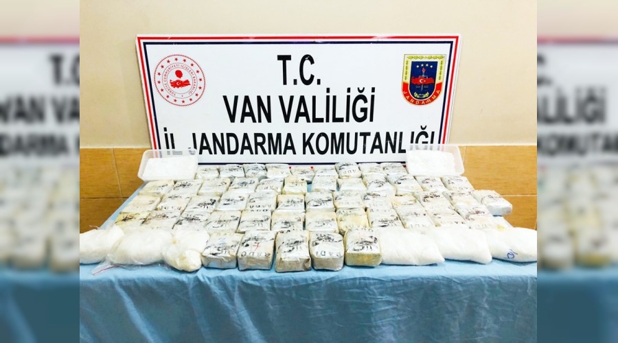 Zehiri at sırtında yurda sokmuşlar
