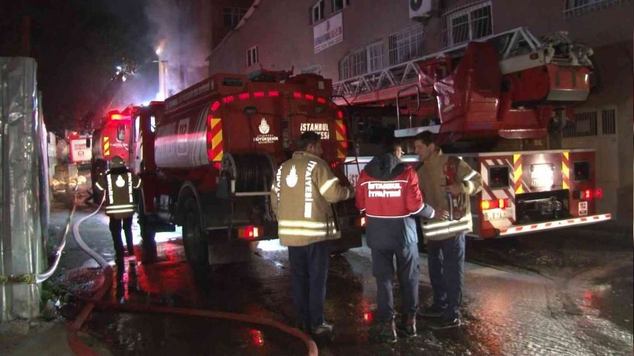 Zeytinburnu'nda fabrikada çıkan yangın kontrol altına alındı