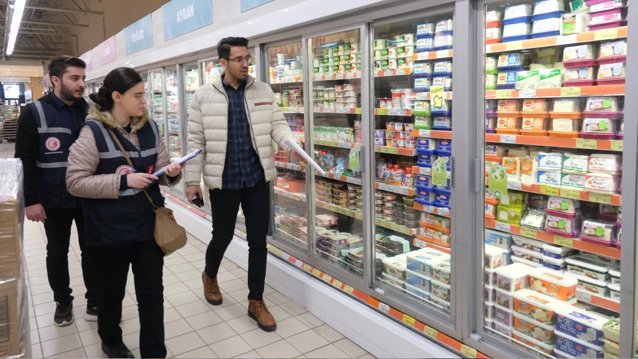 Zincir marketlerde fiyat ve etiket denetimi yap�ld�