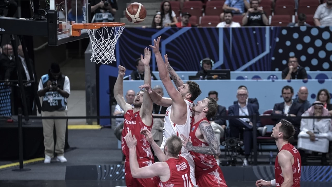 12 Dev Adam 24 y�l sonra yar� finalde