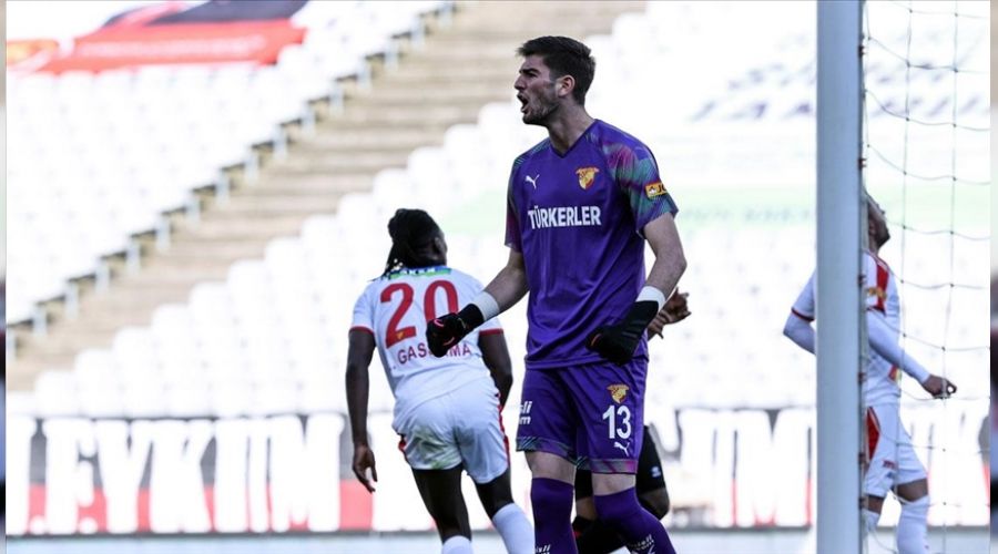 19 ya��ndaki kaleciden iyi performans